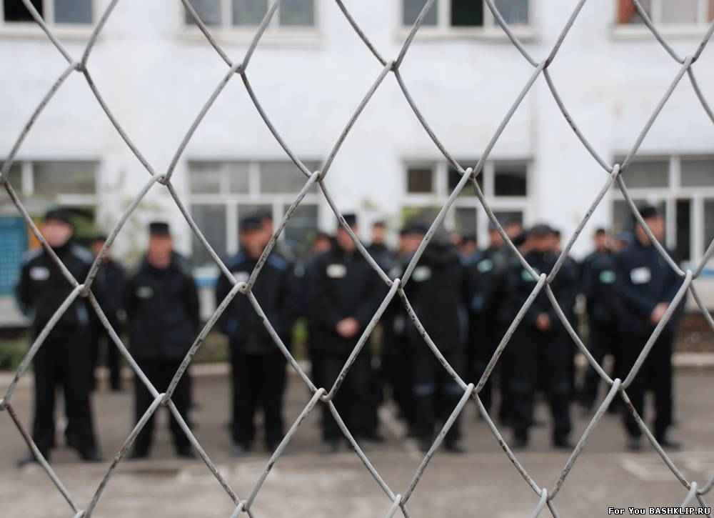 Сотрудника кировской колонии посадили за убийство осужденного