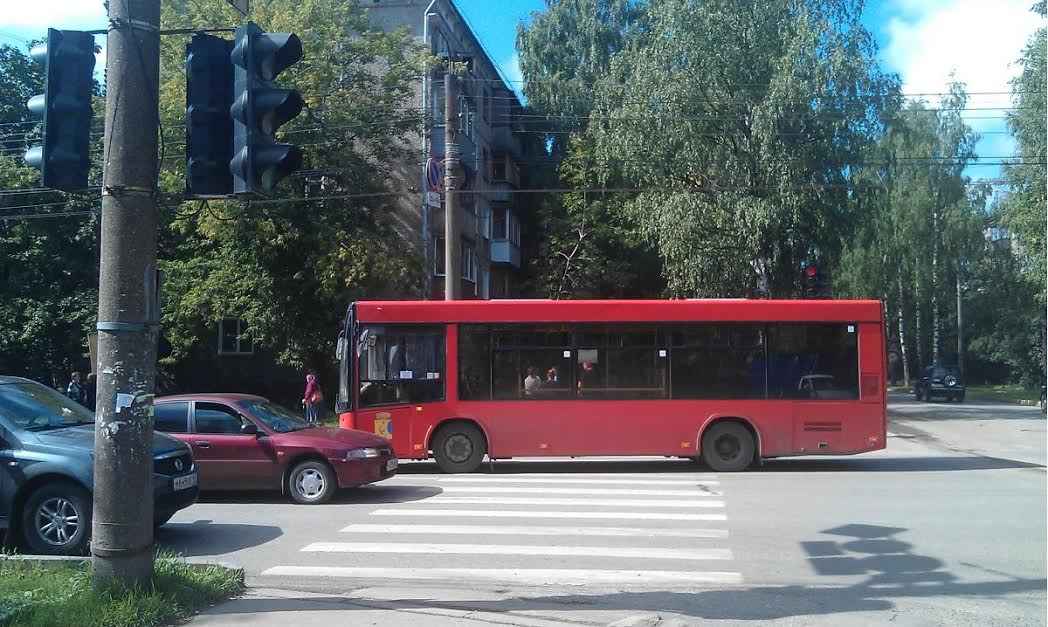 На улице Некрасова автобус наехал на ребенка, малыш травмирован