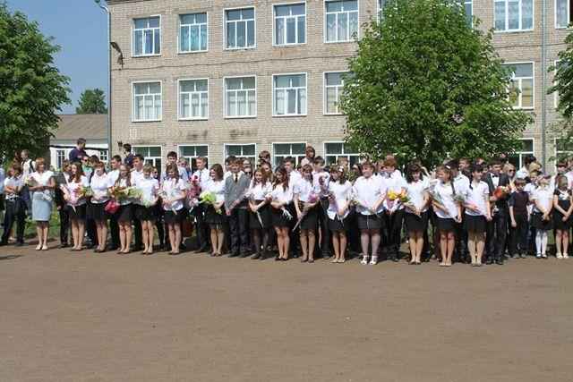 В Кировской области учеников причесали «под одну гребенку»
