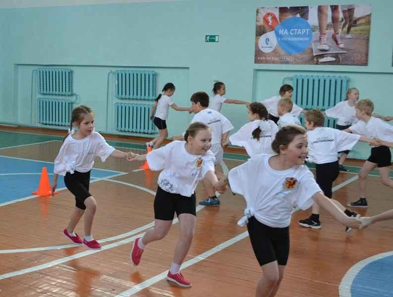 Кировские первоклассники приняли участие в спортивном празднике «На старт с Ростелекомом!»