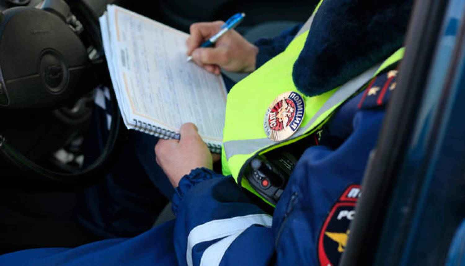 Пьяная автоледи пыталась подкупить кировских автоинспекторов евро и рублями