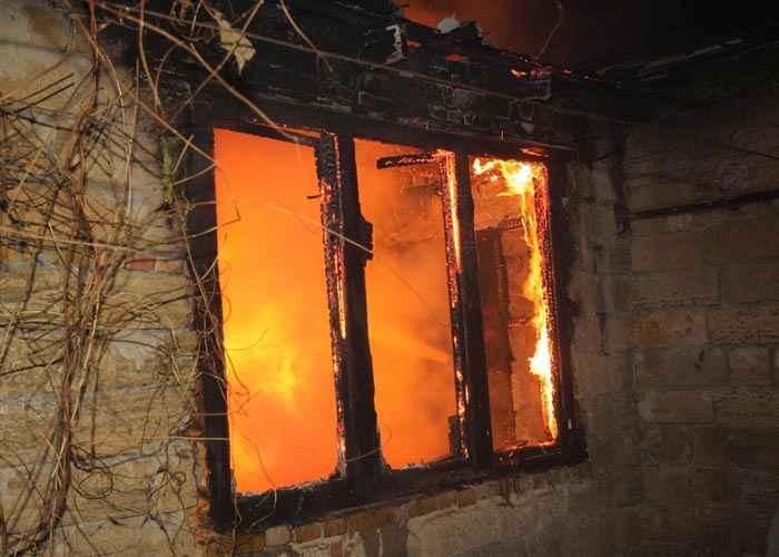 В Зуевском районе пенсионерка заживо сожгла пьяного сожителя