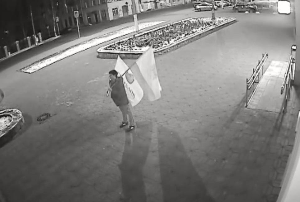 Кировские полицейские ищут похитителей трех флагов