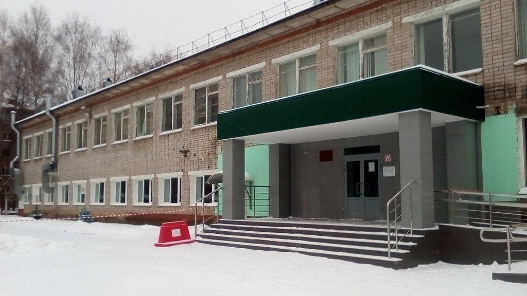 Учеников школы № 59 эвакуировали из-за разлитого растворителя
