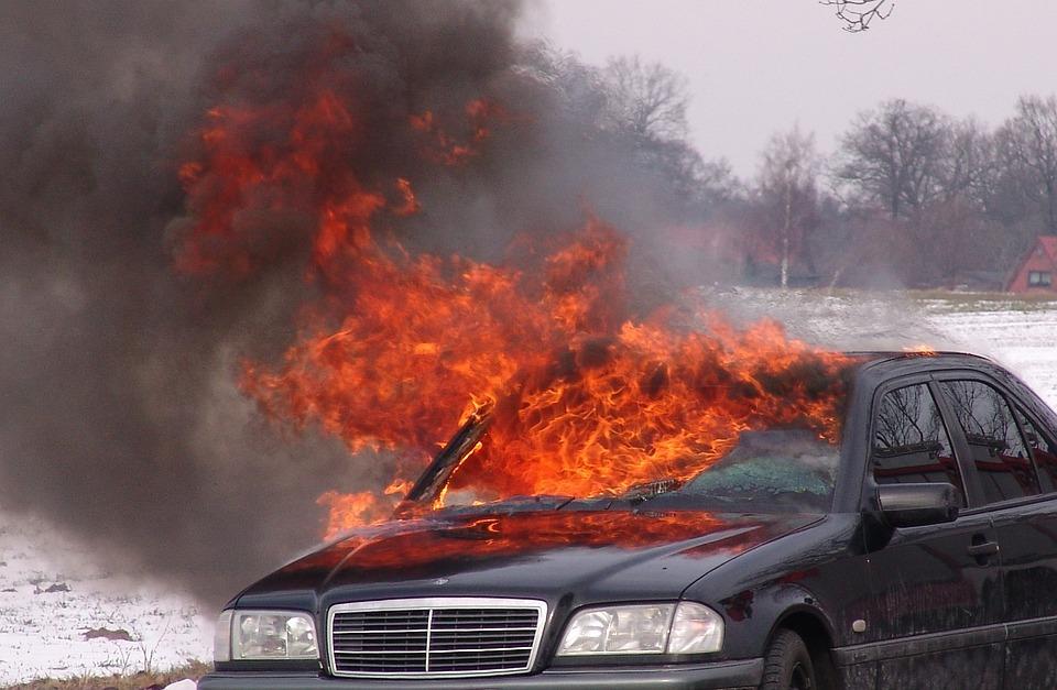 Кировский автомастер нечаянно сжёг гаражи с автомобилями на 5,5 млн рублей