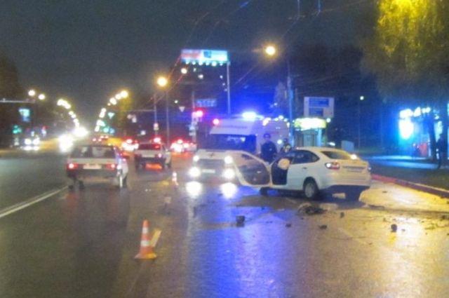 В Кирове водитель «Лады» погиб, врезавшись в столб