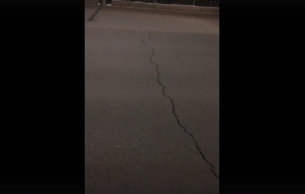 На мосту на улице Воровского в Кирове появилась трещина